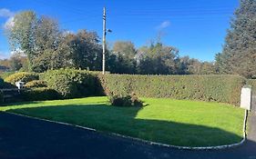 Cosy 4 Bed Bungalow In Quiet Residential Area!