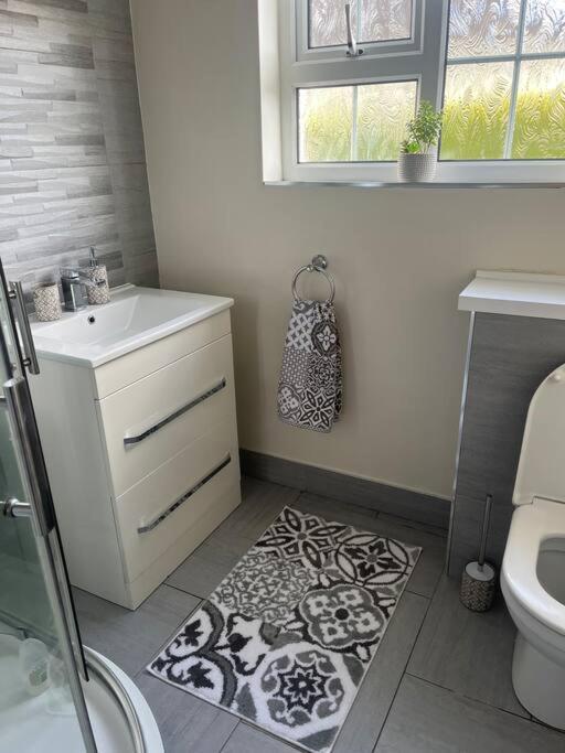 Cosy 4 Bed Bungalow In Quiet Residential Area! Strabane Exterior photo