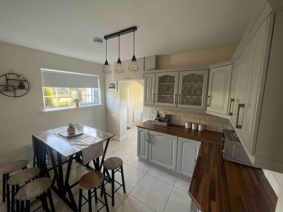 Cosy 4 Bed Bungalow In Quiet Residential Area! Strabane Exterior photo